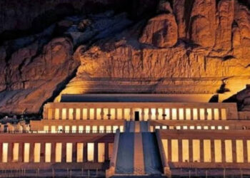 Opéra de Toutankhamon devant le temple d’Hatchepsout le 5 novembre