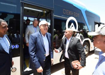 Madbouli inspecte les travaux d’aménagement des entrées de Charm el-Cheikh