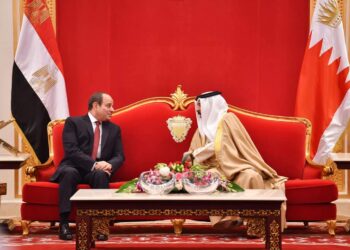 Le roi de Bahreïn reçoit Al-Sissi au palais d’Al-Sakhir