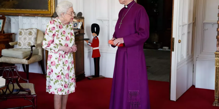Elizabeth II, 1ère apparition depuis son Jubilé et sans canne 2 - Le Progrès Egyptien Elizabeth II, 1ère apparition depuis son Jubilé et sans canne 1 - Le Progrès Egyptien
