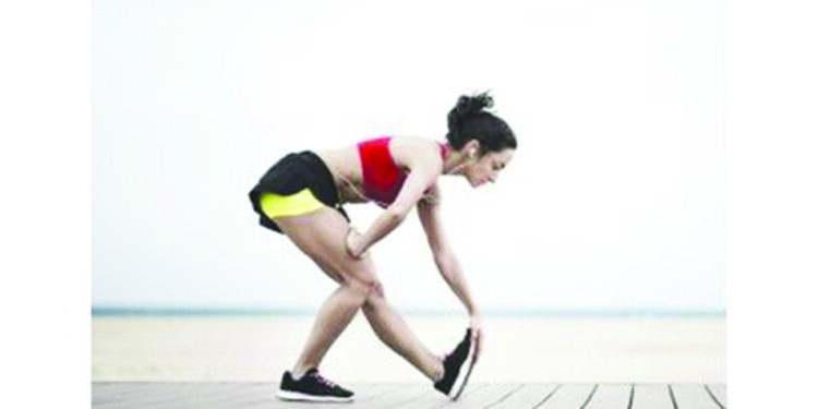 Etirement de l’arrière de la cuisse 2 - Le Progrès Egyptien Etirement de l’arrière de la cuisse 1 - Le Progrès Egyptien