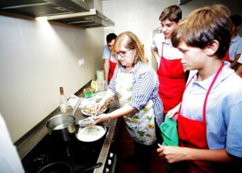 Egalité des sexes : Un collège espagnol apprend aux garçons les tâches ménagères
