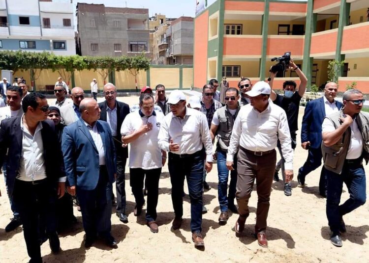 Madbouli inspecte des projets dans le cadre de l’initiative présidentielle “Une vie décente” (Photos)