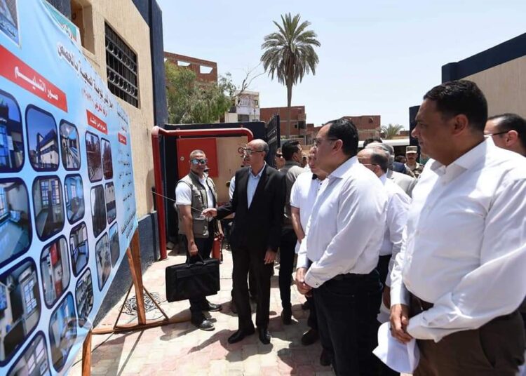 Madbouli inspecte des projets dans le cadre de l’initiative présidentielle “Une vie décente” (Photos)