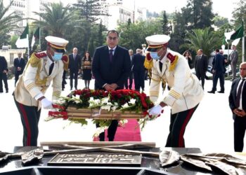 Madbouli dépose une gerbe de fleurs en l’honneur des martyrs d’Algérie
