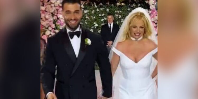 Britney Spears : Les images de son mariage kitsch à Los Angeles 2 - Le Progrès Egyptien Britney Spears : Les images de son mariage kitsch à Los Angeles 1 - Le Progrès Egyptien