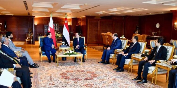 Al-Sissi et Hamad Ben Issa examinent les dossiers régionaux d'intérêts communs 2 - Le Progrès Egyptien Al-Sissi et Hamad Ben Issa examinent les dossiers régionaux d'intérêts communs 1 - Le Progrès Egyptien