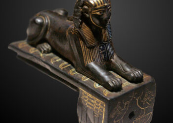 Thoutmôsis III en forme de sphinx