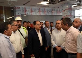 Madbouli inspecte les travaux d’aménagement des entrées de Charm el-Cheikh