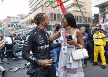 Lewis Hamilton et Naomi Campbell sur la grille de départ 