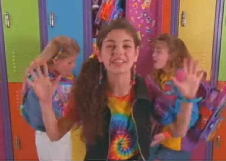Mila Kunis dans une publicité pour des jeux pour filles Lisa Frank (1996)