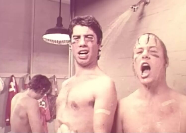 John Travolta dans une publicité pour les pansements Band-Aid dans les années 1970