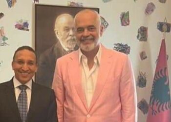 L’ambassadeur d’Égypte remet au PM albanais une invitation du président Al-Sissi à participer à la COP27