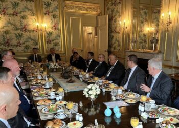 Choucri s’entretient avec des représentants de la communauté d’affaires britannique