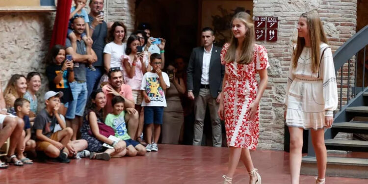 Espagne : Leonor et Sofia, première sortie en solo pour les princesses 1 - Le Progrès Egyptien