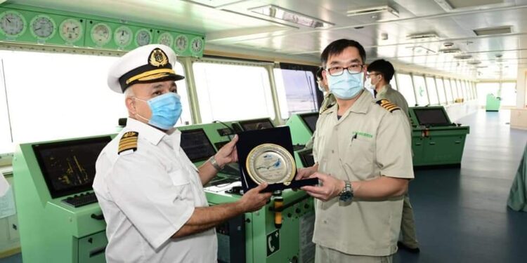 « Ever Art », le plus grand porte-conteneurs au monde traverse le Canal de Suez 1 - Le Progrès Egyptien