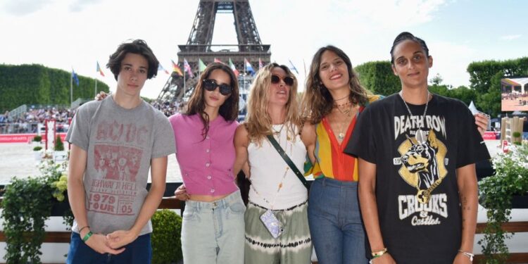 Jean Depardieu : À 16 ans, le fils de Gérard Depardieu est déjà très grand, et ressemble à ses deux parents 2 - Le Progrès Egyptien Jean Depardieu : À 16 ans, le fils de Gérard Depardieu est déjà très grand, et ressemble à ses deux parents 1 - Le Progrès Egyptien