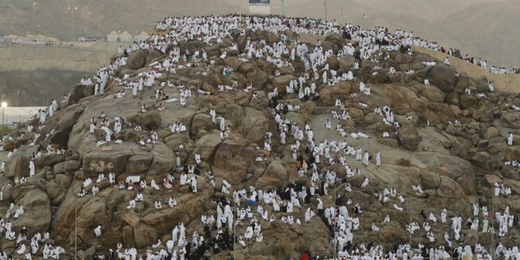 Le Mont Arafat parsemé par les pèlerins 1 - Le Progrès Egyptien