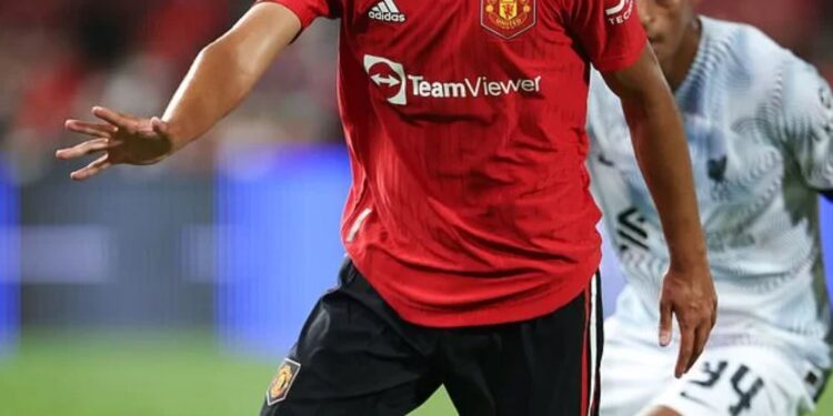 Man. United : Qui est Zidane Iqbal, ce jeune milieu impressionnant contre Liverpool ? 1 - Le Progrès Egyptien