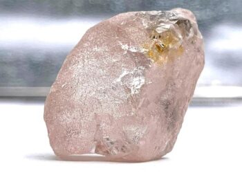 Découverte d’un diamant rose considéré comme le plus gros en 300 ans