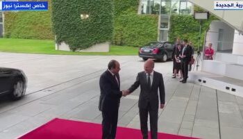 Al-Sissi et le chancelier allemand Scholz prennent une photo avec les participants au Dialogue de Berlin sur climat