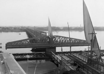 Les voiliers traversaient le pont d’Imbaba