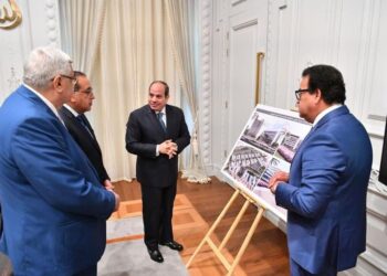 Al-Sissi enjoint d’accorder des bourses gratuites aux étudiants brillants