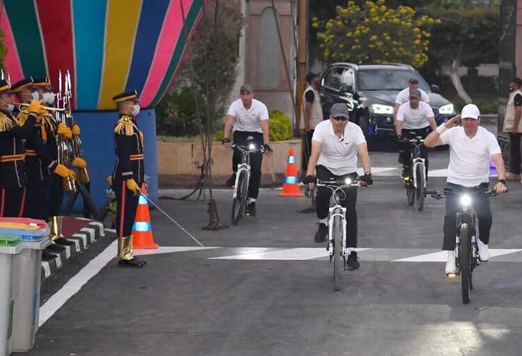 Al-Sissi effectue une visite d’inspection à l’Académie militaire (Photos)