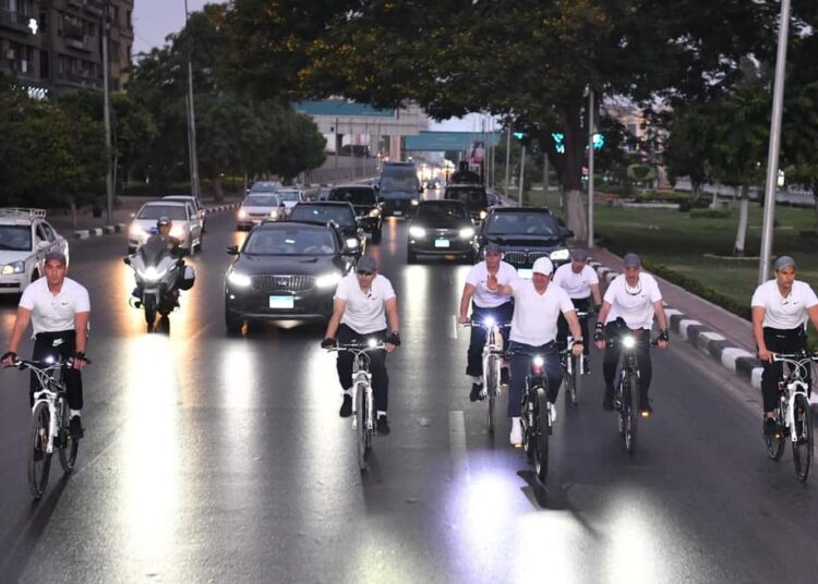 Al-Sissi effectue une visite d’inspection à l’Académie militaire (Photos)