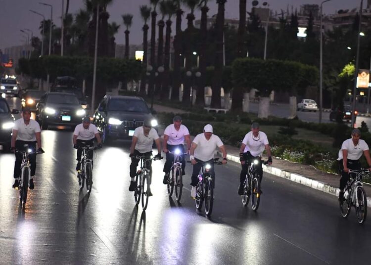 Al-Sissi effectue une visite d’inspection à l’Académie militaire (Photos)