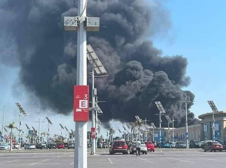 Immense incendie contrôlé à Carrefour Alexandrie