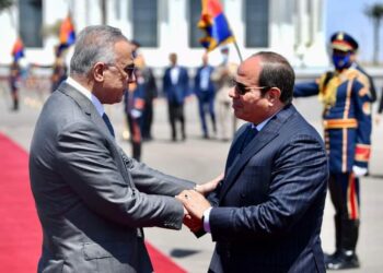 Al-Sissi fait ses adieux au PM irakien à l’aéroport d’Al-Alamein