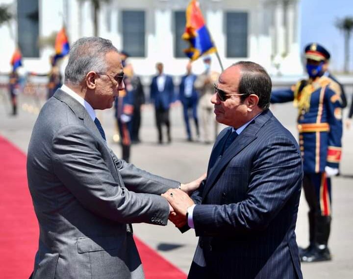 Al-Sissi fait ses adieux au PM irakien à l'aéroport d'Al-Alamein 2 - Le Progrès Egyptien Al-Sissi fait ses adieux au PM irakien à l'aéroport d'Al-Alamein 1 - Le Progrès Egyptien