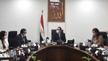 Madbouli examine le projet de développement de la famille égyptienne