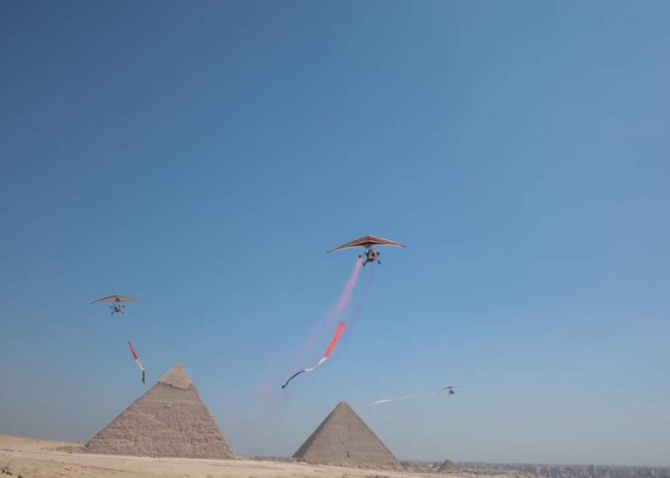 Les forces armées remerciées pour le spectacle “Pyramids Air Show 2022”