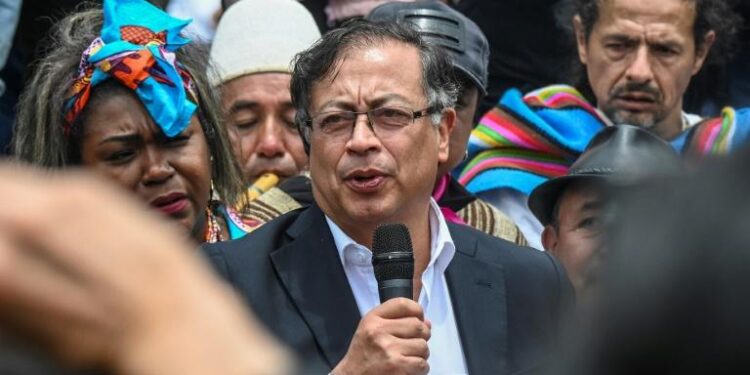 Colombie : Gustavo Petro prête serment 2 - Le Progrès Egyptien Colombie : Gustavo Petro prête serment 1 - Le Progrès Egyptien