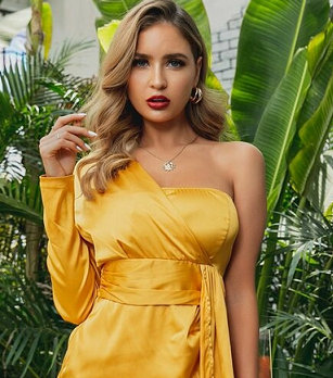 Rev tir l une de ses plus belles robes de soir e Le Progr s Egyptien
