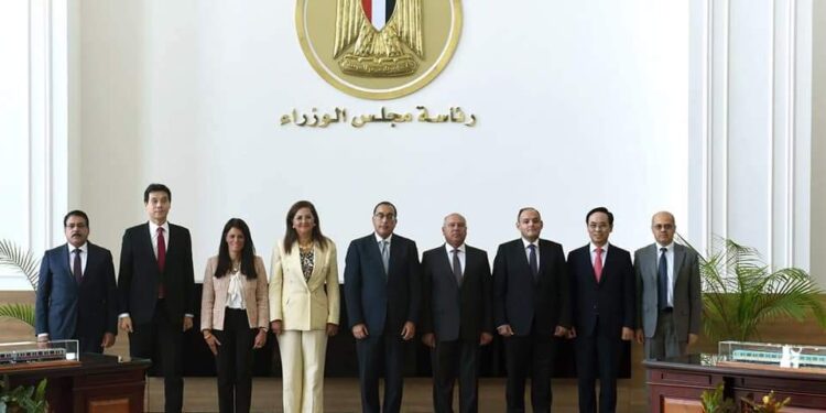 Signature d'un accord pour la fabrication de 320 voitures des lignes 2 et 3 du métro 2 - Le Progrès Egyptien Signature d'un accord pour la fabrication de 320 voitures des lignes 2 et 3 du métro 1 - Le Progrès Egyptien