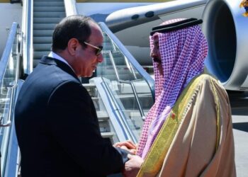 Al-Sissi fait ses adieux au roi de Bahreïn à l’aéroport d’el-Alamein