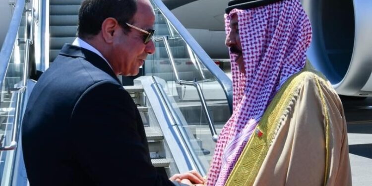 Al-Sissi fait ses adieux au roi de Bahreïn à l’aéroport d'el-Alamein 1 - Le Progrès Egyptien