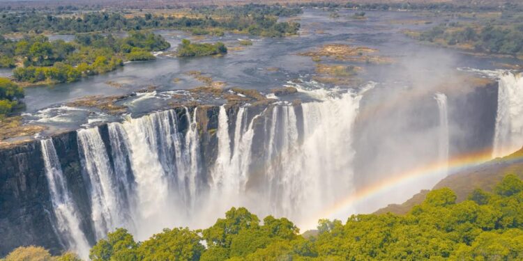 Les chutes Victoria 2 - Le Progrès Egyptien Les chutes Victoria 1 - Le Progrès Egyptien