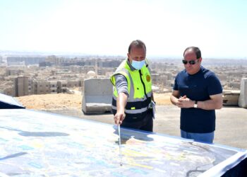 Le Président inspecte des projets routiers du Grand Caire