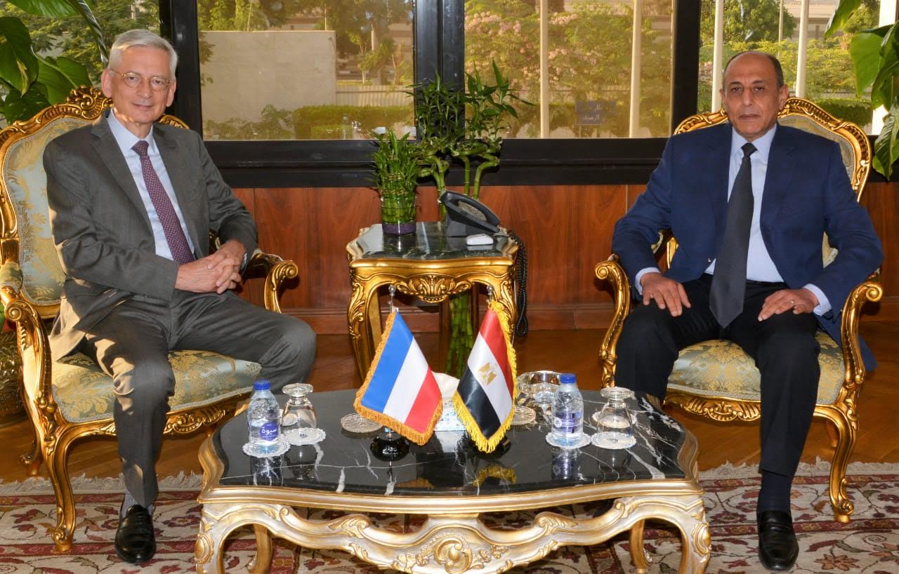 Le ministre de l’Aviation examine avec l’ambassadeur de France la coopération conjointe 2 - Le Progrès Egyptien Le ministre de l’Aviation examine avec l’ambassadeur de France la coopération conjointe 1 - Le Progrès Egyptien