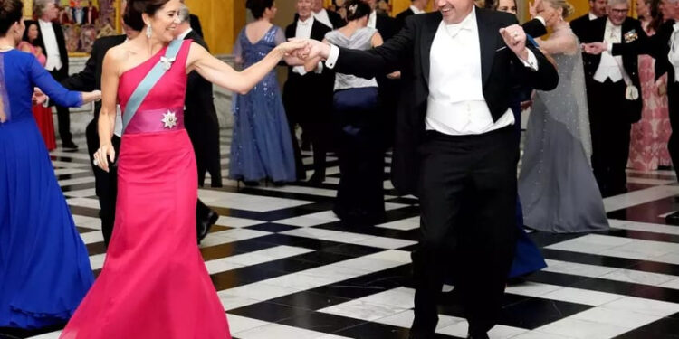 La princesse Mary de Danemark, de retour de New York, a régné sur le quadrille des lanciers 2 - Le Progrès Egyptien La princesse Mary de Danemark, de retour de New York, a régné sur le quadrille des lanciers 1 - Le Progrès Egyptien