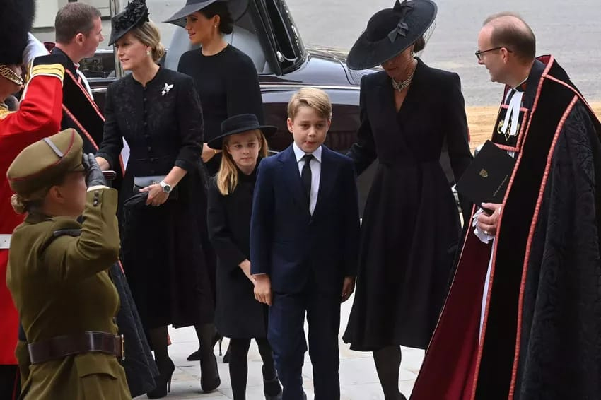 George et Charlotte, dignes pour les funérailles d’Elizabeth II 8 - Le Progrès Egyptien George et Charlotte, dignes pour les funérailles d’Elizabeth II 7 - Le Progrès Egyptien