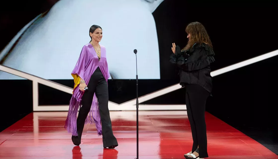 Juliette Binoche récompensée à Saint-Sébastien 1 - Le Progrès Egyptien