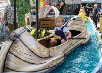 Le petit prince Charles aux anges à la «Schueberfouer»
