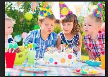 Souffler une bougie et commencer une nouvelle année