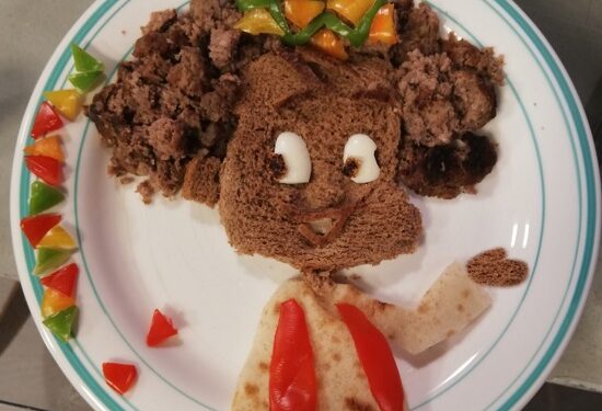 Fatma et Sally jouent avec la nourriture 1 - Le Progrès Egyptien