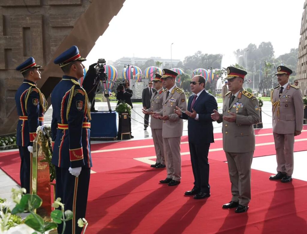 Al-Sissi examine avec les Forces armées la protection des piliers de la sécurité nationale 8 - Le Progrès Egyptien Al-Sissi examine avec les Forces armées la protection des piliers de la sécurité nationale 7 - Le Progrès Egyptien